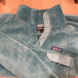 blue Patagonia long sleeve pullover with pockets
